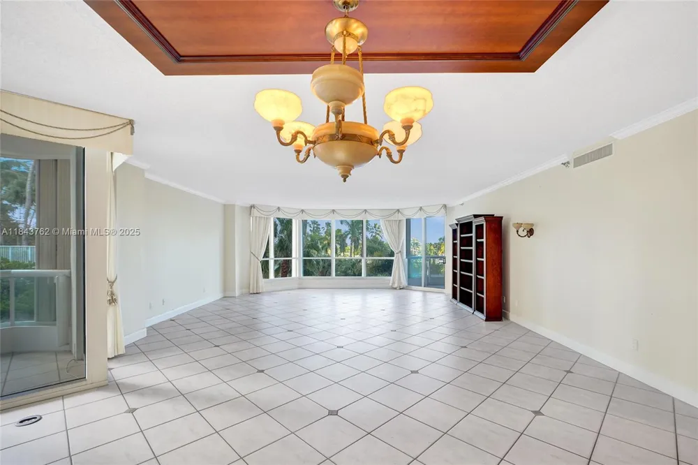 21150 Point Pl #406 Aventura, FL 33180