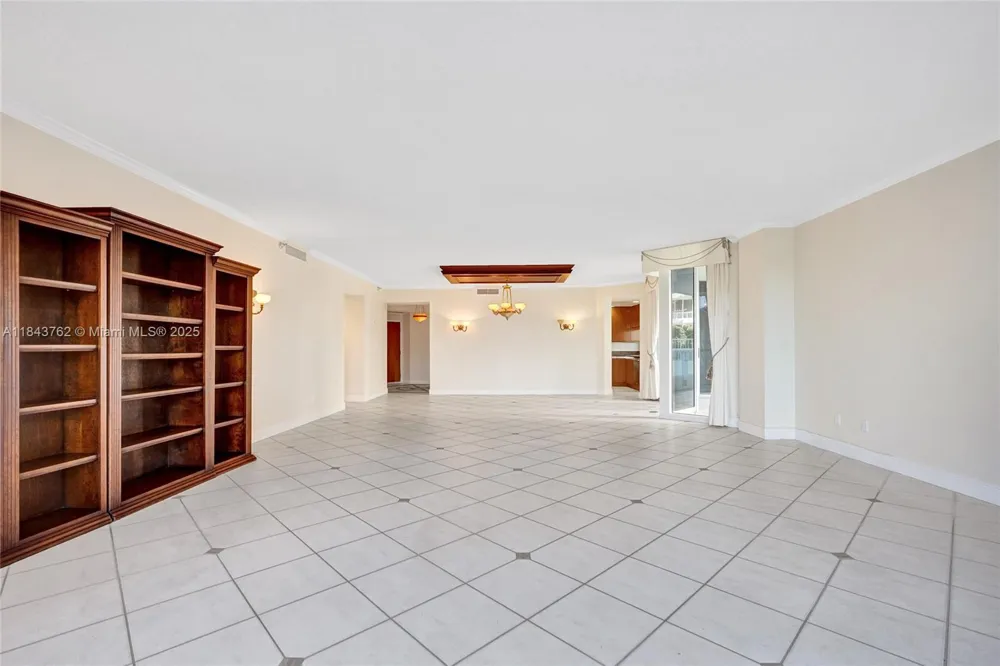 21150 Point Pl #406 Aventura, FL 33180