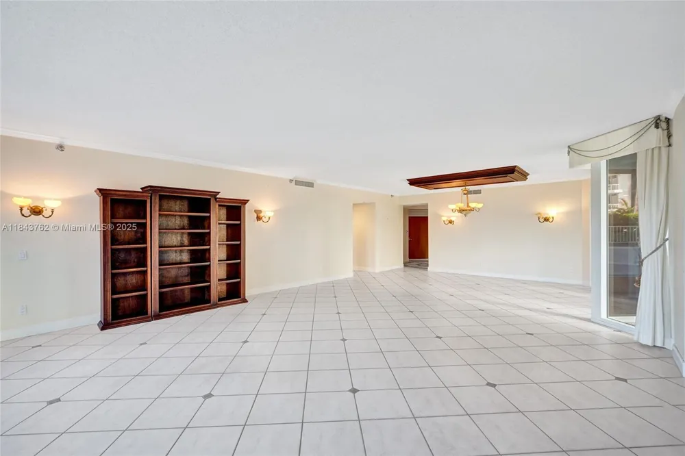 21150 Point Pl #406 Aventura, FL 33180