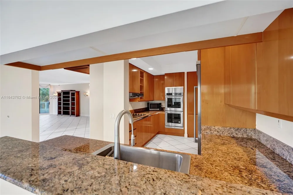 21150 Point Pl #406 Aventura, FL 33180