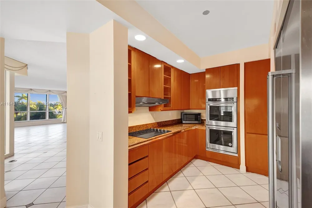 21150 Point Pl #406 Aventura, FL 33180