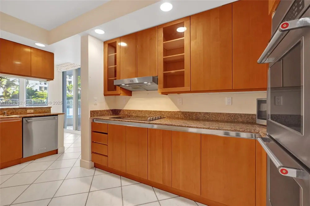21150 Point Pl #406 Aventura, FL 33180