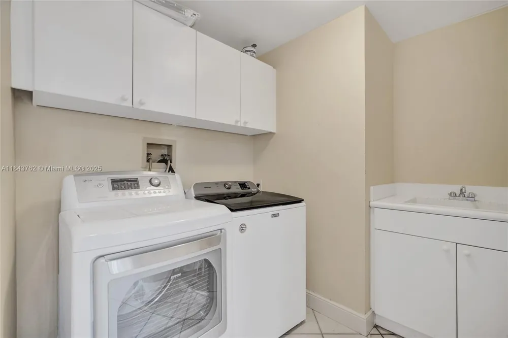 21150 Point Pl #406 Aventura, FL 33180