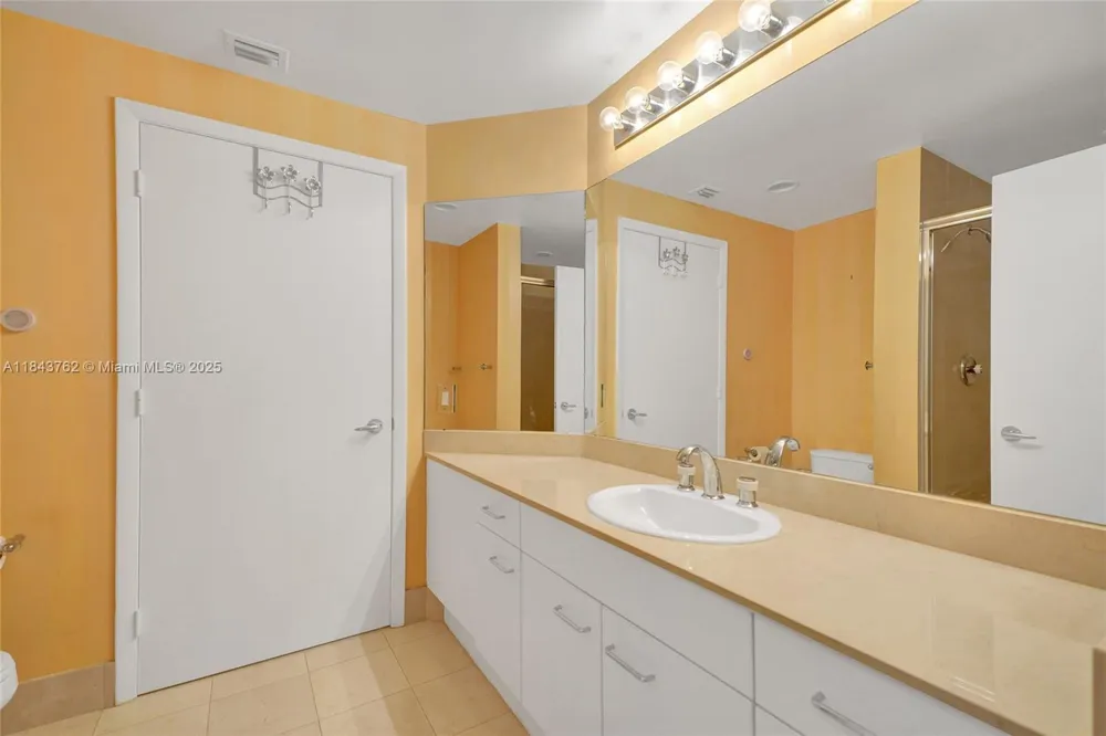 21150 Point Pl #406 Aventura, FL 33180