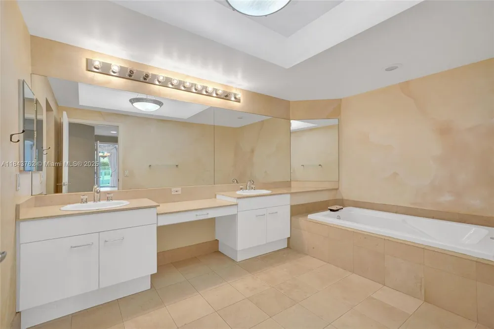 21150 Point Pl #406 Aventura, FL 33180