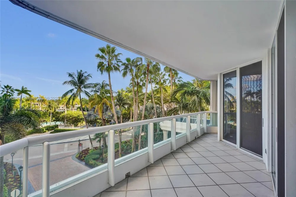 21150 Point Pl #406 Aventura, FL 33180