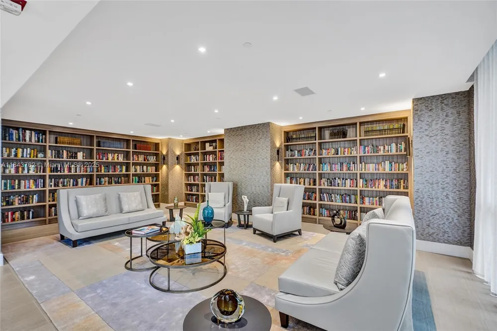 21150 Point Pl #406 Aventura, FL 33180