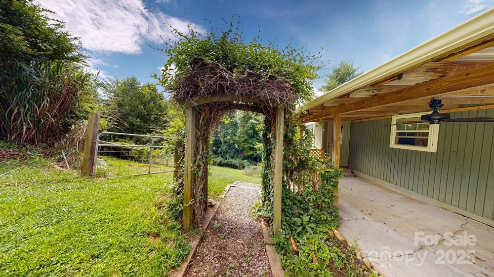 6 Sunrise Valley Leicester, NC 28748
