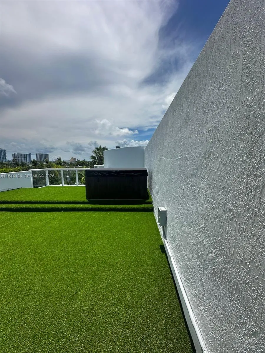 1975 Calais Dr #1 Miami Beach, FL 33141