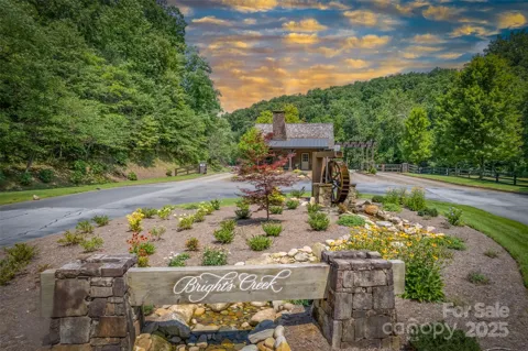000 Deep Gap Farm Road E