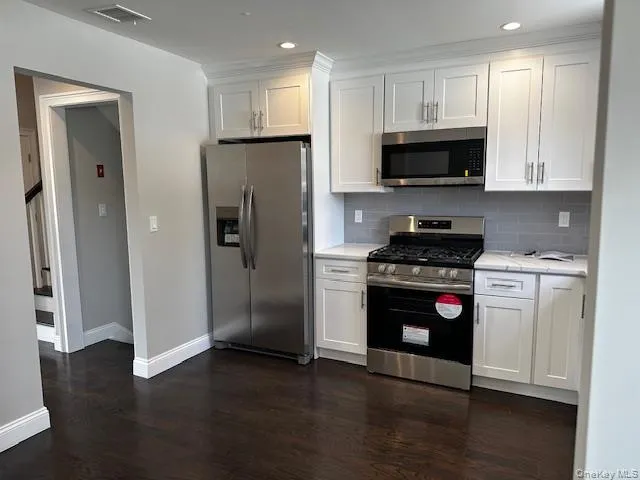 558 Oxford Road Cedarhurst, NY 11516