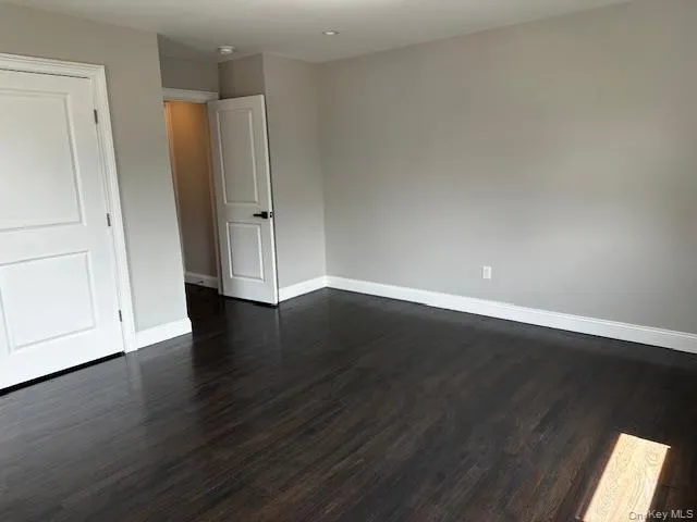 558 Oxford Road Cedarhurst, NY 11516
