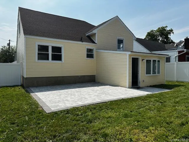 558 Oxford Road Cedarhurst, NY 11516