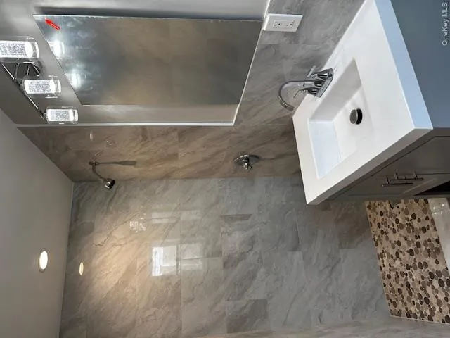 558 Oxford Road Cedarhurst, NY 11516