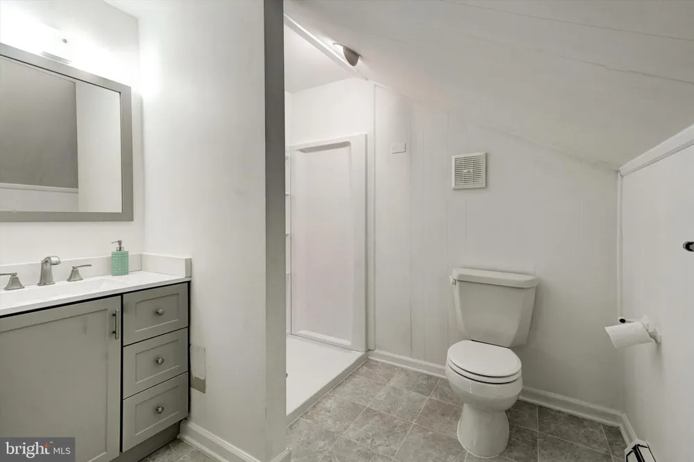 809 OLIVE STREET Florence, NJ 08518