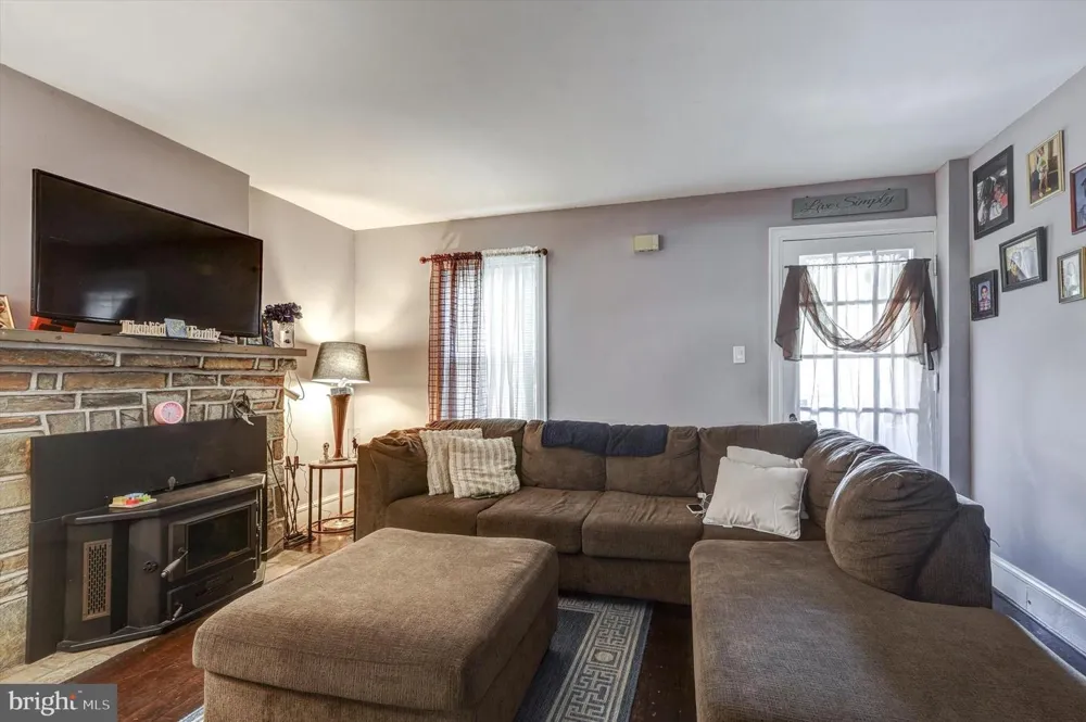 809 OLIVE STREET Florence, NJ 08518