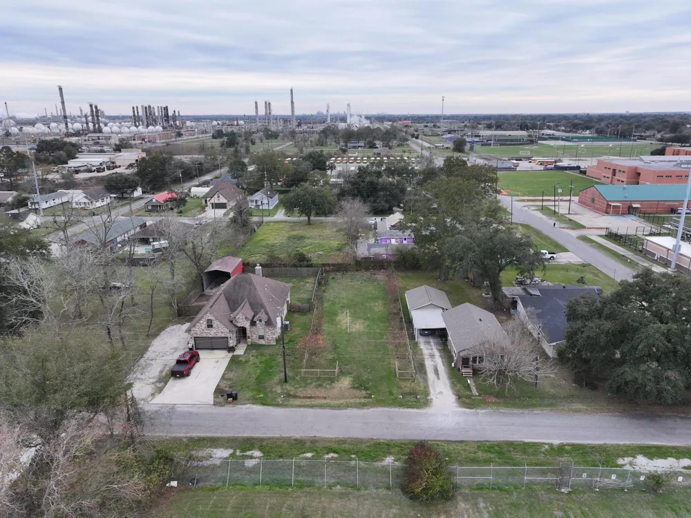 421 Avenue E Port Neches, TX 77612
