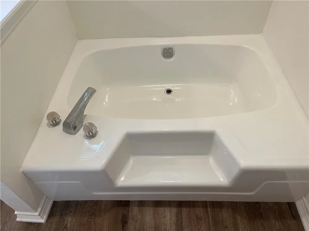 2616 EL CAMINO DR BayCity, TX 77414