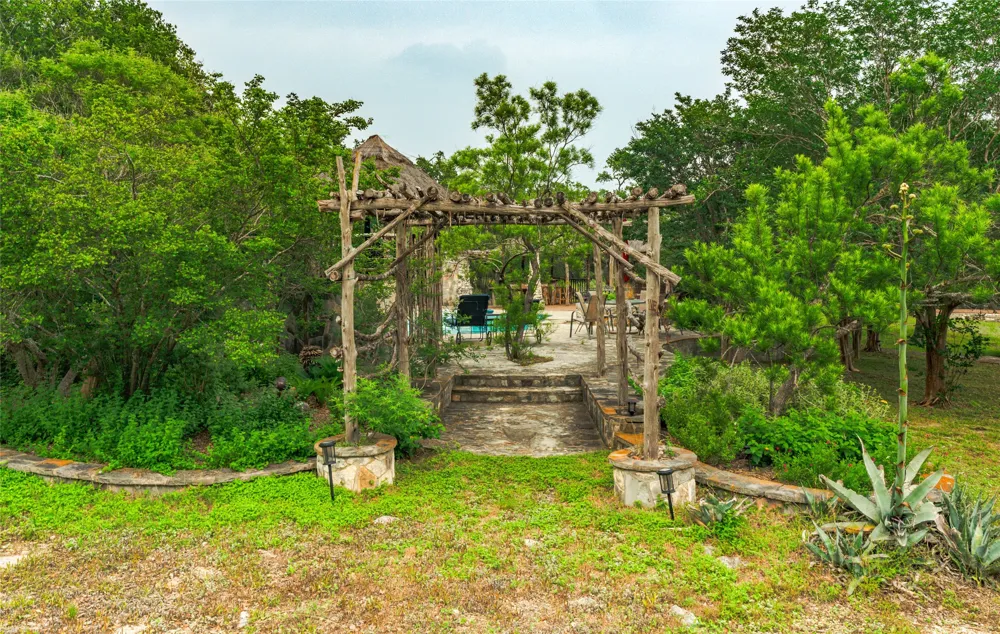 1218 Oakwood Loop San Marcos, TX 78666