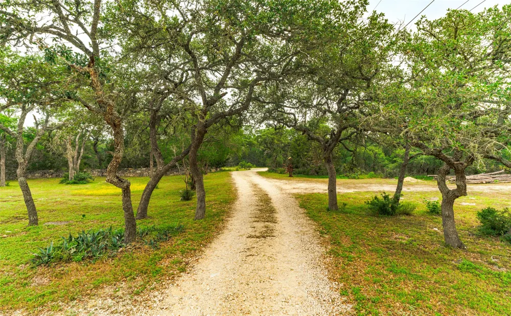 1218 Oakwood Loop San Marcos, TX 78666