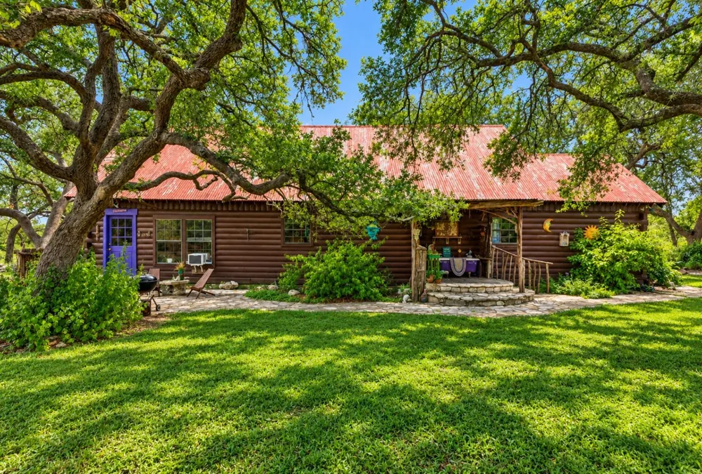 1218 Oakwood Loop San Marcos, TX 78666