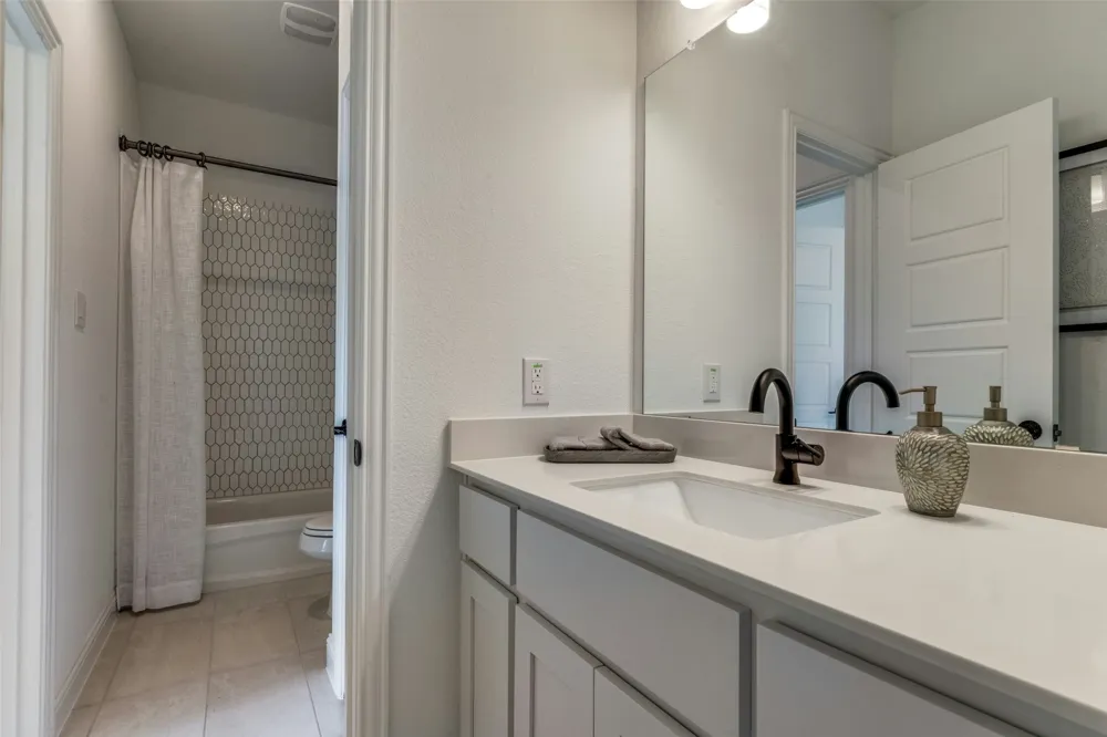 974 Reeves Drive DeSoto, TX 75115