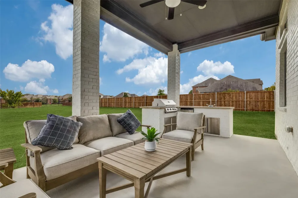 974 Reeves Drive DeSoto, TX 75115