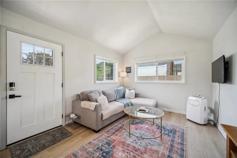 18133 Ellstree Drive Lake Hughes, CA 93532