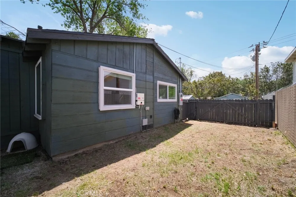 18133 Ellstree Drive Lake Hughes, CA 93532