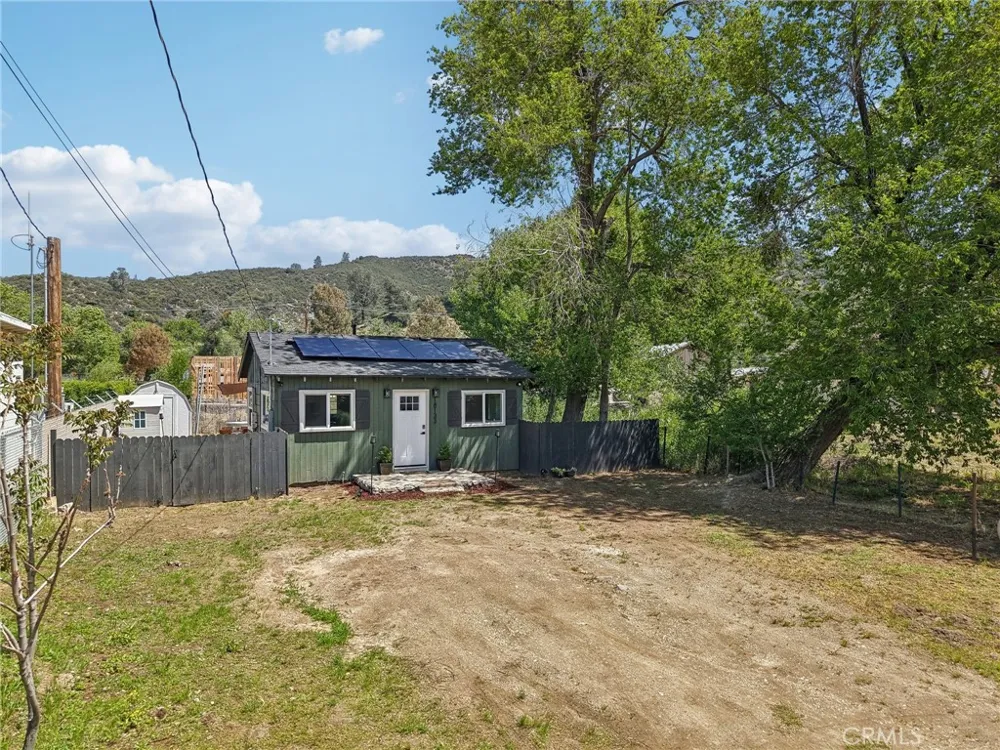 18133 Ellstree Drive Lake Hughes, CA 93532