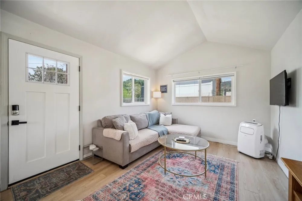 18133 Ellstree Drive Lake Hughes, CA 93532