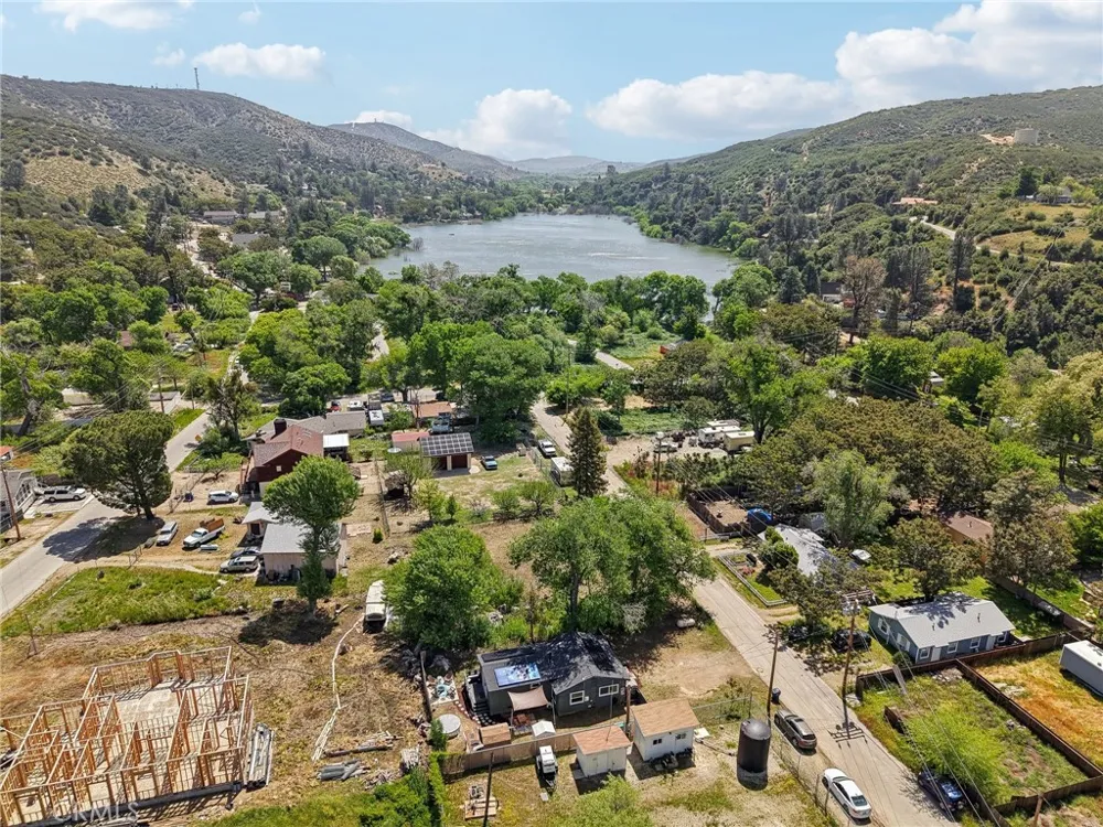 18133 Ellstree Drive Lake Hughes, CA 93532