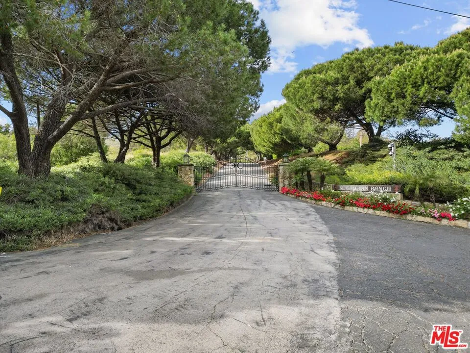 10697 Calle Quebrada Goleta, CA 93117