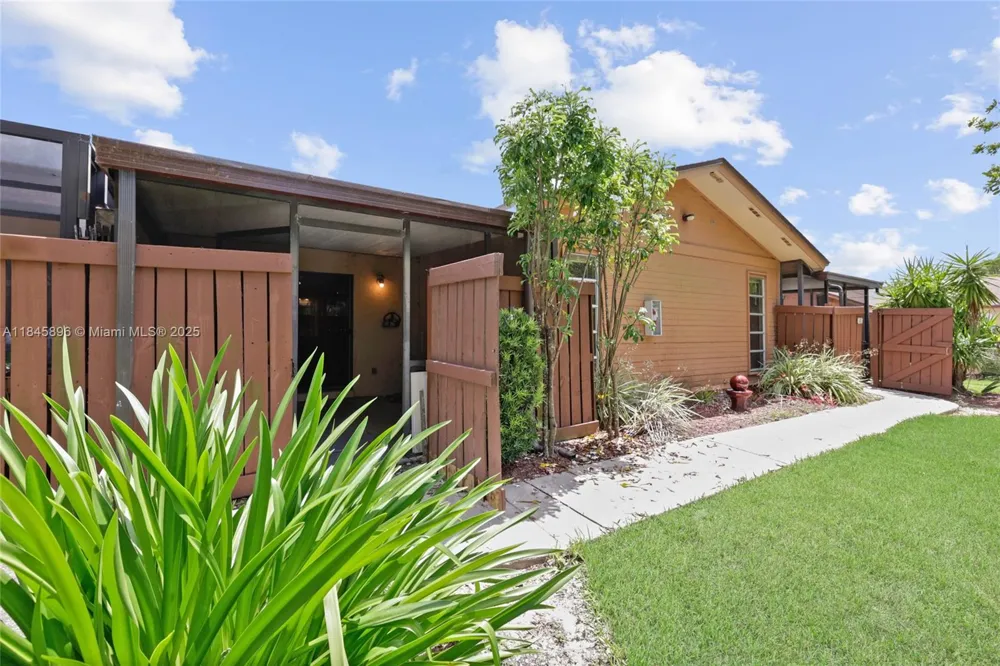 6322 Royal Woods Dr Fort Myers, FL 33908