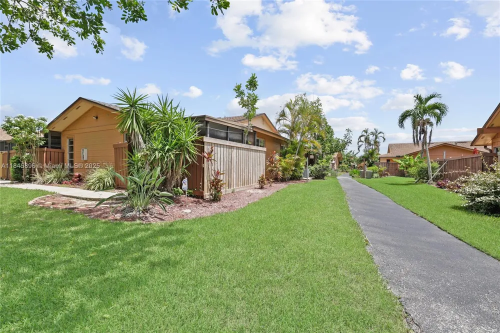 6322 Royal Woods Dr Fort Myers, FL 33908