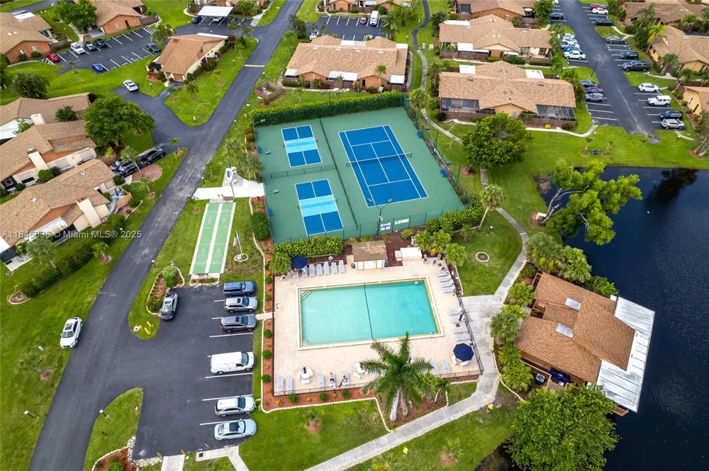 6322 Royal Woods Dr Fort Myers, FL 33908