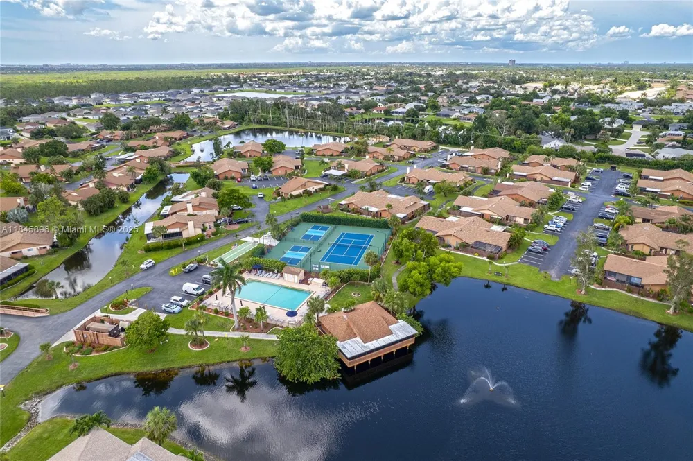 6322 Royal Woods Dr Fort Myers, FL 33908
