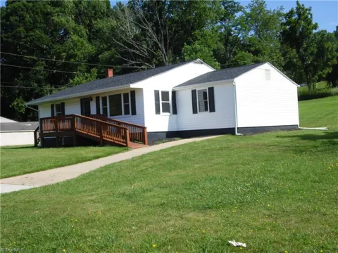 569 Sparta Parkway