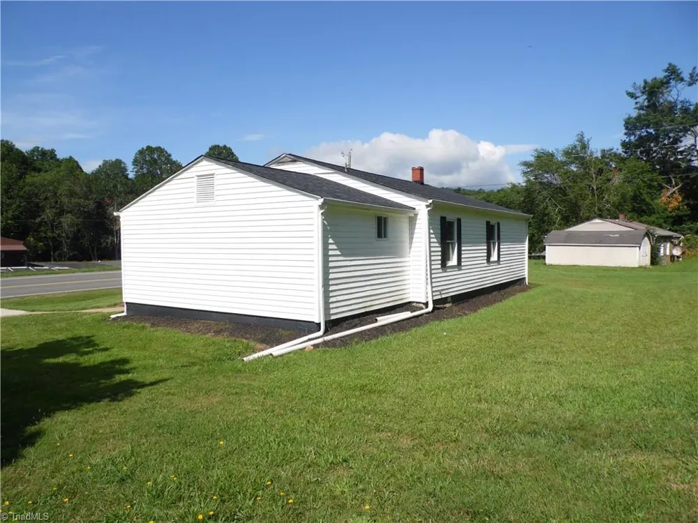 569 Sparta Parkway Sparta, NC 28675