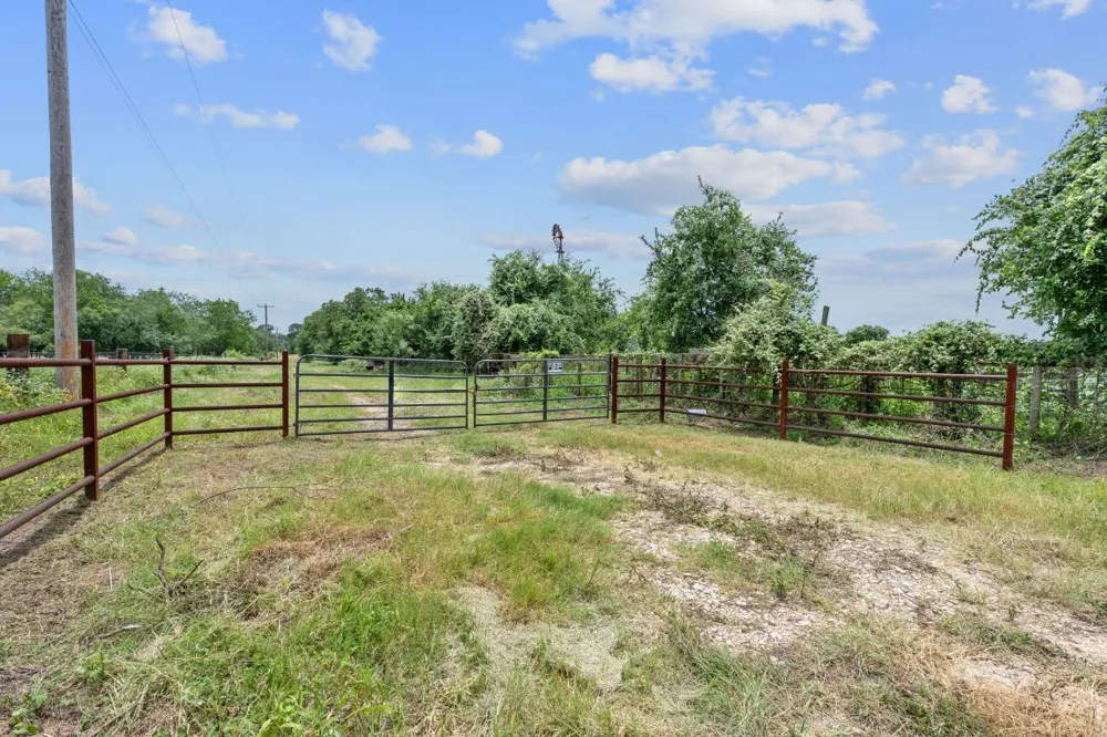 3597 Baker Road Kingsbury, TX 78638