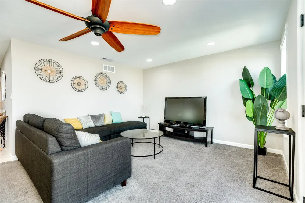 4421 Pelican Road Jamaica Beach, TX 77554