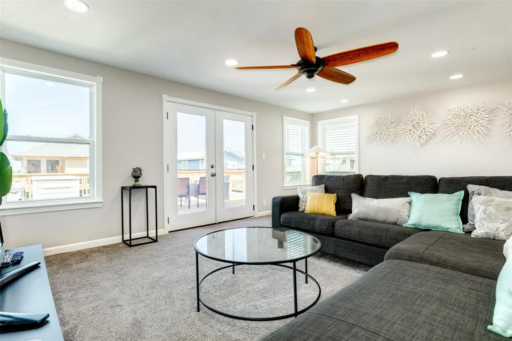 4421 Pelican Road Jamaica Beach, TX 77554
