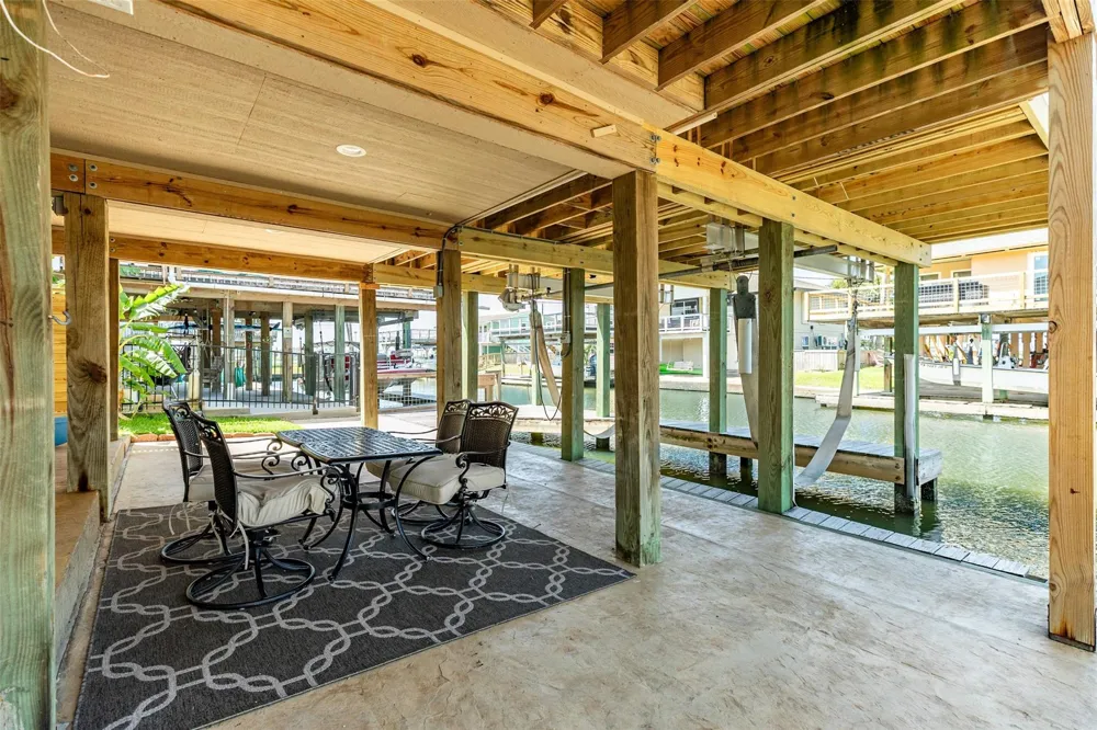 4421 Pelican Road Jamaica Beach, TX 77554