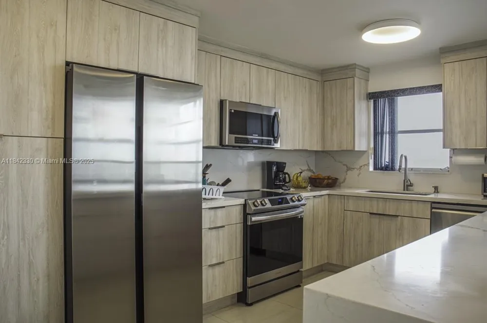 2780 NE 183rd St #1001 Aventura, FL 33160