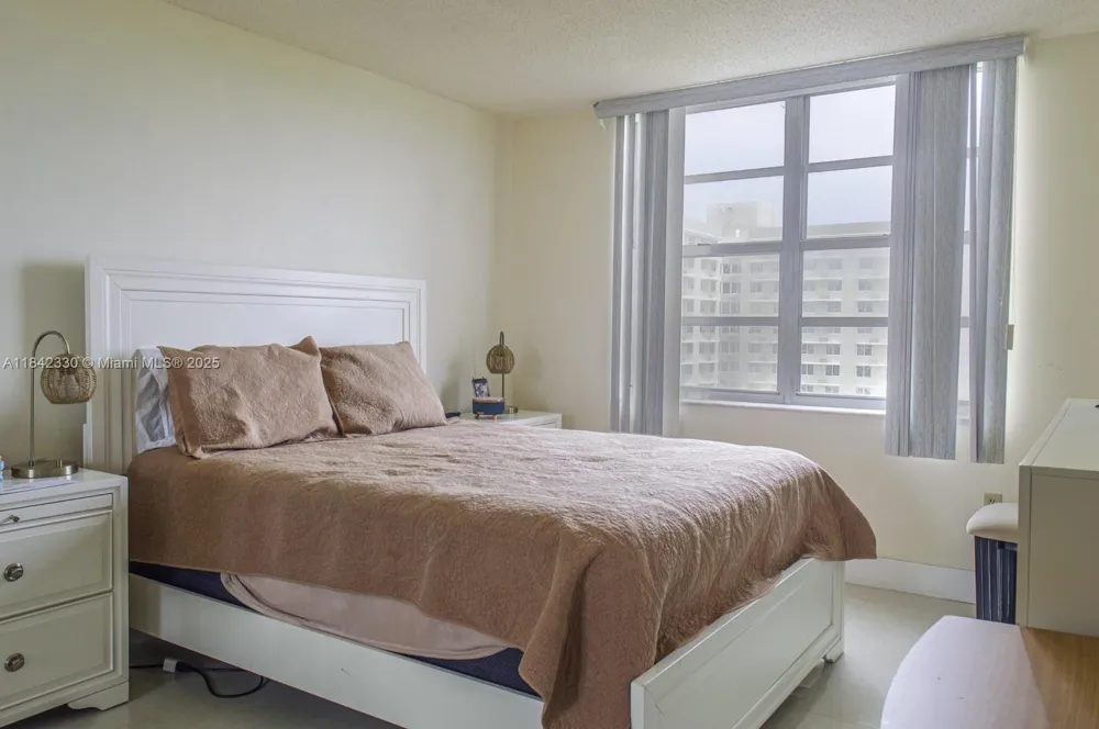 2780 NE 183rd St #1001 Aventura, FL 33160