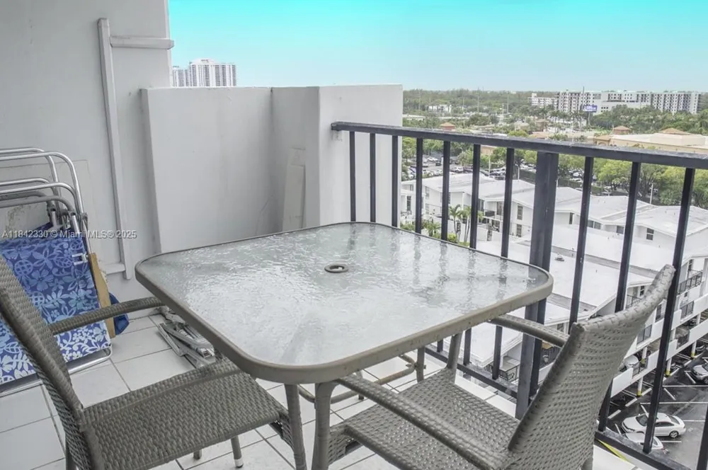 2780 NE 183rd St #1001 Aventura, FL 33160