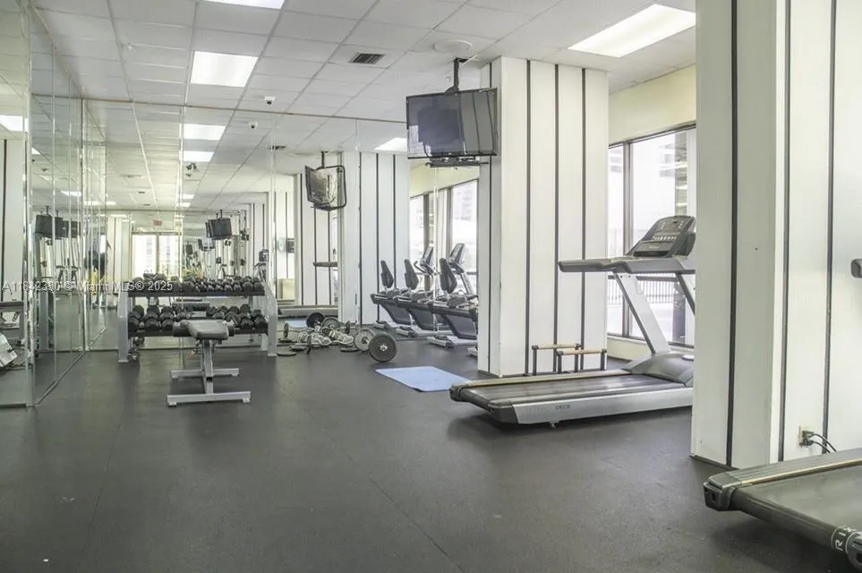2780 NE 183rd St #1001 Aventura, FL 33160