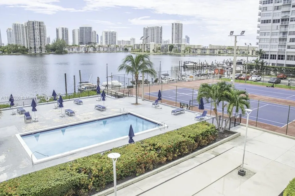 2780 NE 183rd St #1001 Aventura, FL 33160