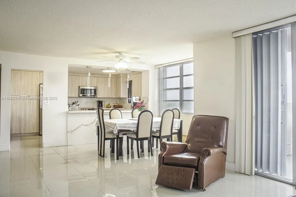 2780 NE 183rd St #1001 Aventura, FL 33160