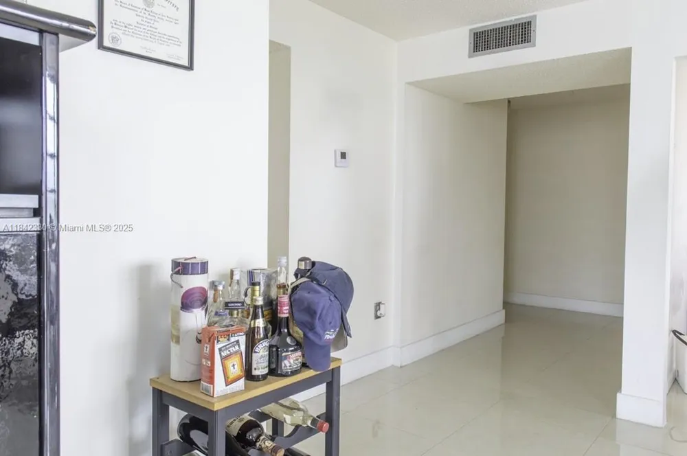2780 NE 183rd St #1001 Aventura, FL 33160